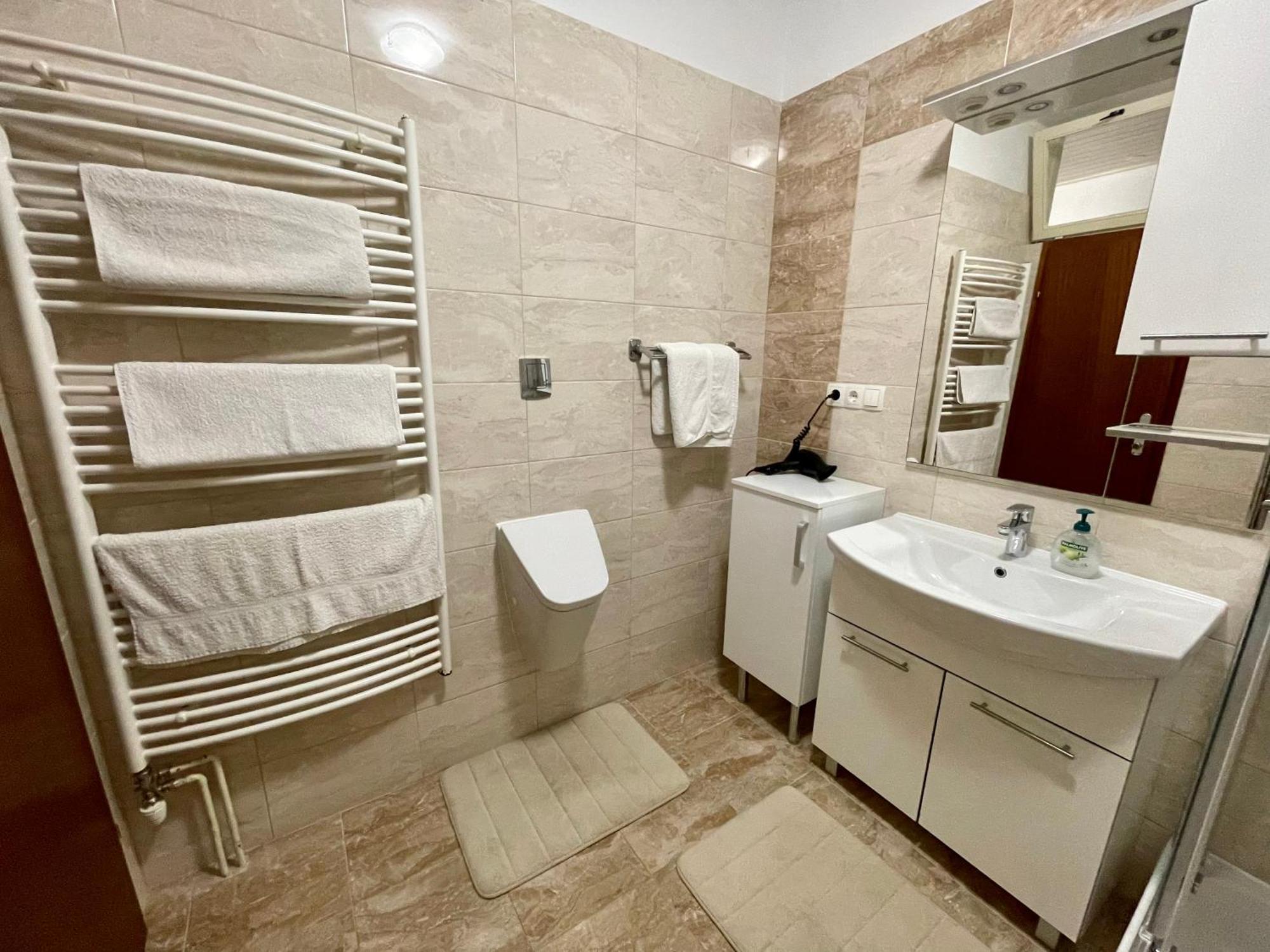 Ana Guest House Nin Exterior photo
