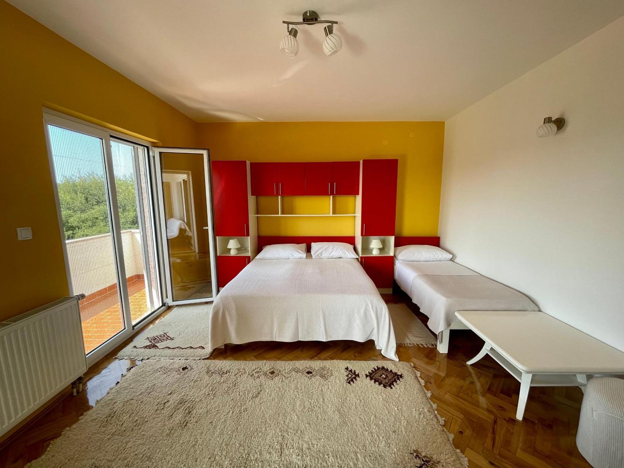 Ana Guest House Nin Exterior photo
