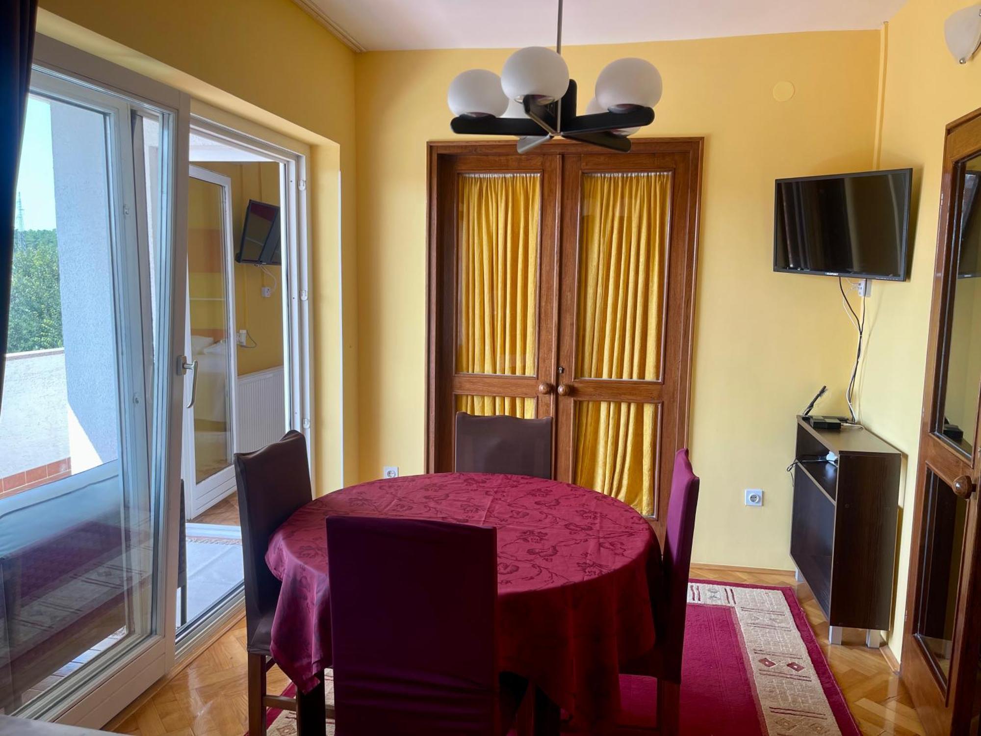 Ana Guest House Nin Exterior photo